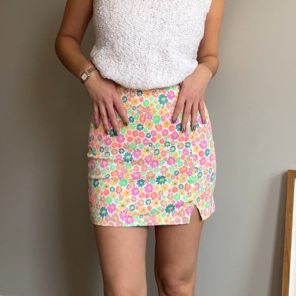 Adorable floral mini skirt